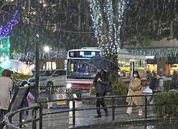First snowfall observed in Tokyo People walk with umbrellas in the snowy weather in Musashino, Tokyo, Japan, January 13, 2024, 5:10 p.m. Photo by Koichiro Tezuka.