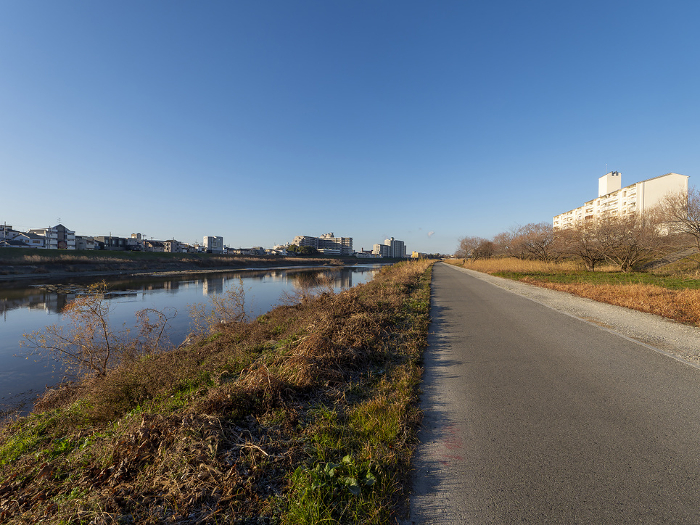 Road on the bank of the Yamato River