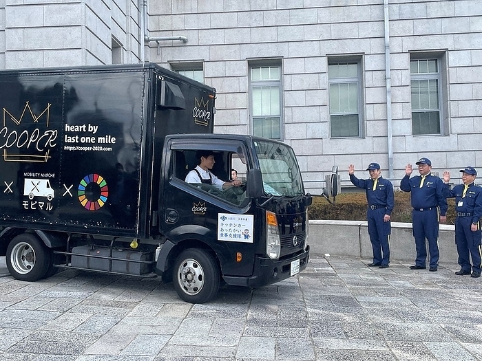 Governor Hirofumi Yoshimura sends out a kitchen car that is scheduled to work at an evacuation center. Governor Hirofumi Yoshimura  third from right  sends out a kitchen car scheduled to work at an evacuation center in Wajima, Ishikawa Prefecture, in front of the prefectural office on January 15, 2024.