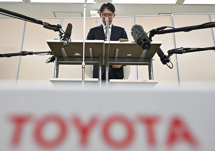 Toyota Motor Corporation President Tsuneji Sato apologizes with his head bowed after receiving a corrective order from Daihatsu Motor Co. Toyota Motor Corporation President Tsuneji Sato bows his head and apologizes after receiving a corrective order from Daihatsu Motor Co. in Bunkyo ku, Tokyo, January 16, 2024, 6 p.m. Photo by Toshiki Miyama