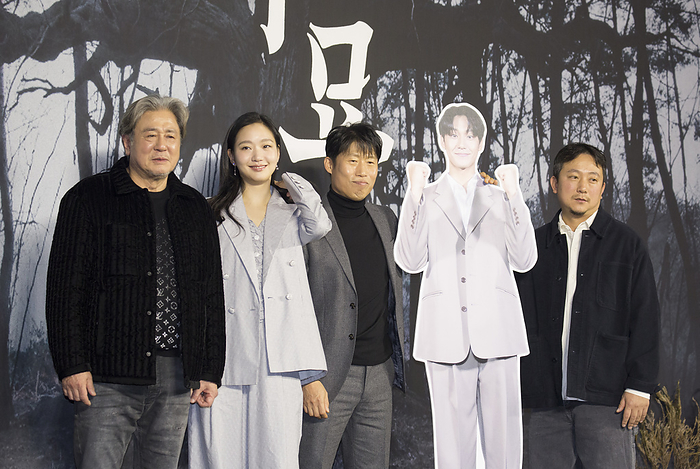 A press conference for the new Korean movie  Exhuma  in Seoul Choi Min Sik, Kim Go Eun, Yoo Hae Jin, a cut out of Lee Do Hyun and Jang Jae Hyun, Jan 17, 2024 :  L R  Actors Choi Min Sik, Kim Go Eun, Yoo Hae Jin, a cut out of Lee Do Hyun and director Jang Jae Hyun at a press conference for the new movie  Exhuma  in Seoul, South Korea. The new supernatural mystery thriller revolves around mysterious events affecting a geomancer, an undertaker and a young shaman duo after they exhume the grave of an ancestor from a wealthy family for a large amount of money. The occult thriller will be released in Korea in February.  Photo by Lee Jae Won AFLO 