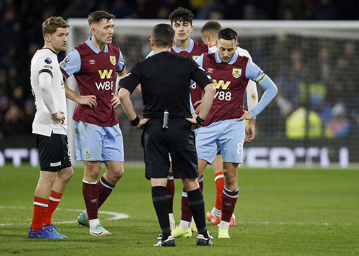 Burnley FC v Luton Town   Premier League Josh Brownhill of Burnley with referee Tony Harrington as players wait for VAR decision  during the Premier League match between Burnley FC and Luton Town at Turf Moor on January 12, 2024 in Burnley, England.   WARNING  This Photograph May Only Be Used For Newspaper And Or Magazine Editorial Purposes. May Not Be Used For Publications Involving 1 player, 1 Club Or 1 Competition Without Written Authorisation From Football DataCo Ltd. For Any Queries, Please Contact Football DataCo Ltd on  44  0  207 864 9121