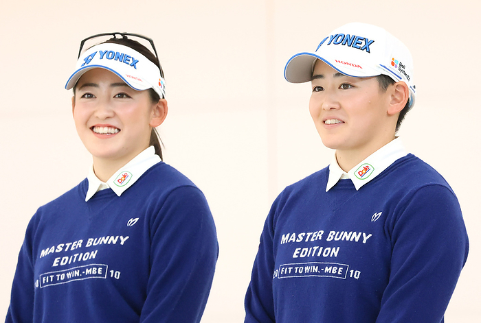 Twin professional golfers Akie and Chisato Iwai agreed sponsorship with ANA January 19, 2024, Tokyo, Japan   Japan s twin professional golfers Akie Iwai  R  and Chisato Iwai  L  are all smiles as they signed a sponsorship agreement with ANA at the Haneda airport in Tokyo on Friday, January 19, 2024. 5 pairs of ANA s twins employees attended the ceremony.    photo by Yoshio Tsunoda AFLO 