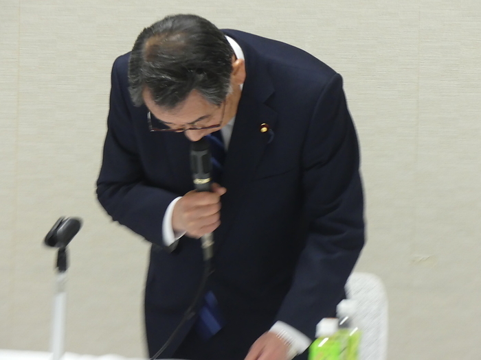 LDP s Abe faction decides to dissolve faction at general meeting. Tadashi Shiotani, chairman of the Abe faction of the Liberal Democratic Party, apologizes for his past actions at a special meeting of LDP members held on January 19, 2024 date 20240119 place LDP headquarters