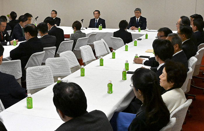 LDP s Abe faction decides to dissolve faction at general meeting. LDP Abe faction chairman Tate Shiotani  back center  and others attend a general meeting of the LDP Abe faction at the party s headquarters in Chiyoda ku, Tokyo, Japan, at 6:10 p.m. on January 19, 2024.