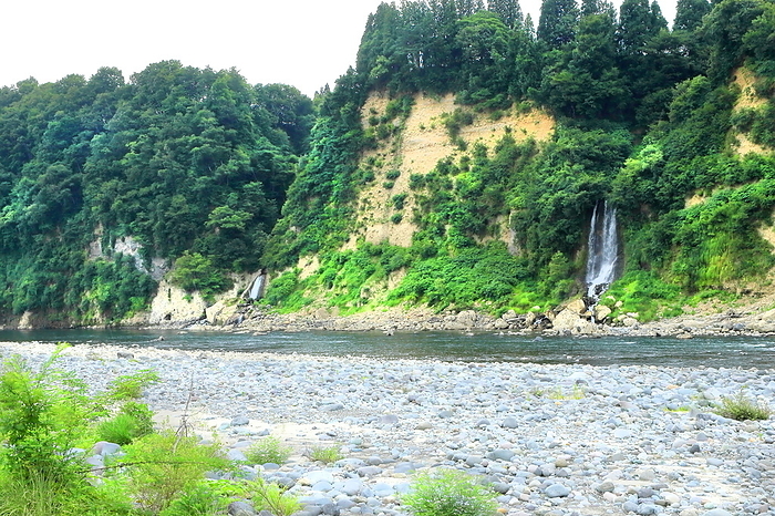 River terrace on a cliff carved by the Shinano River Tsunan Town, Niigata Prefecture
