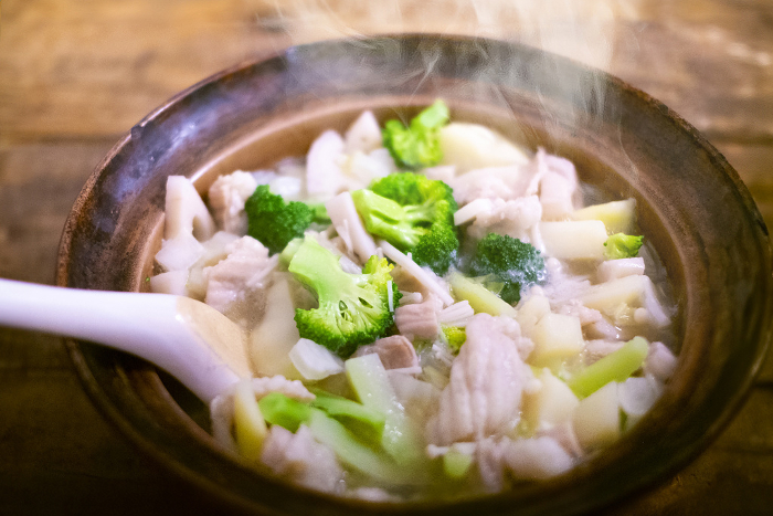 pot dish with white meat (esp. miso soup)
