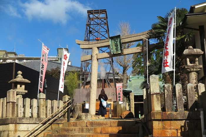 Arima Tenjin Shrine (full view) in Arima Onsen (Kobe City, Hyogo Prefecture), where there is a hot spring source 