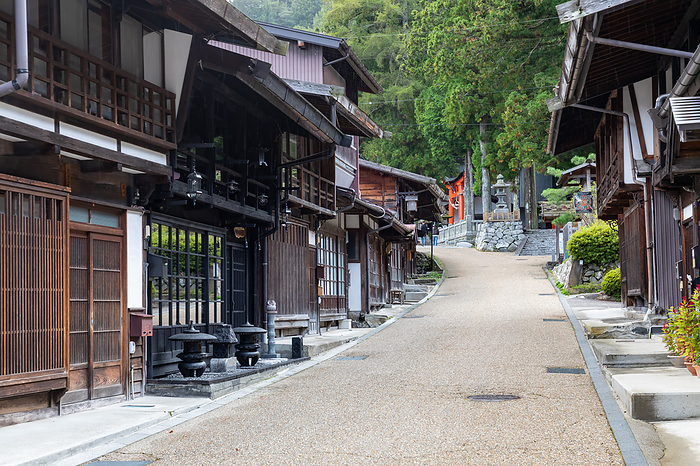 Narai juku Street, Nagano Pref. A historical road on the Nakasendo Kiso Road. The torii of Chinjinsha shrine can be seen in the distance.