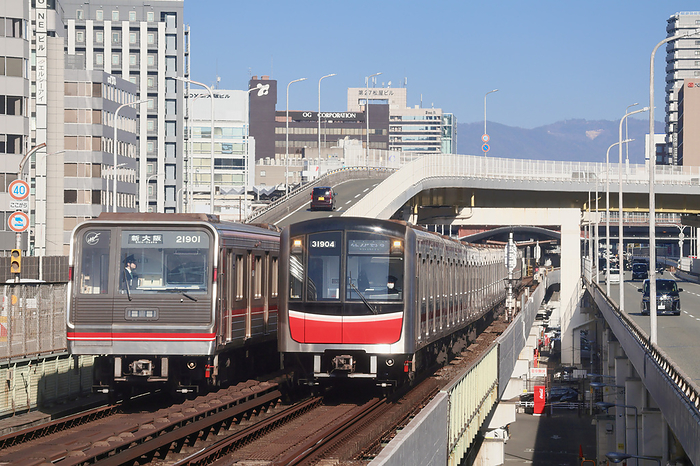 Midosuji Line Osaka Metro Series 30000 and Series 21 pass each other in Osaka Shin Osaka Station   Nishinakajima Minamikata Station