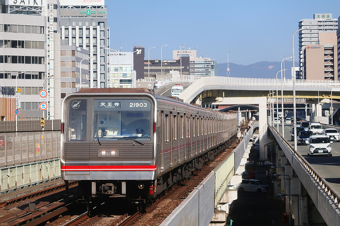 Midosuji Line, Osaka Metro Series 21 local train, Osaka, Japan Shin Osaka Station   Nishinakajima Minamikata Station