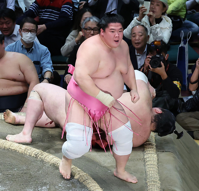Sumo Tournament, 1st day of the 9th Grand Sumo Tournament January 22, 2024: January Grand Sumo Tournament, Day 9: 00 Ura  front   shrugged off    Atami Fuji Place: Ryogoku Kokugikan