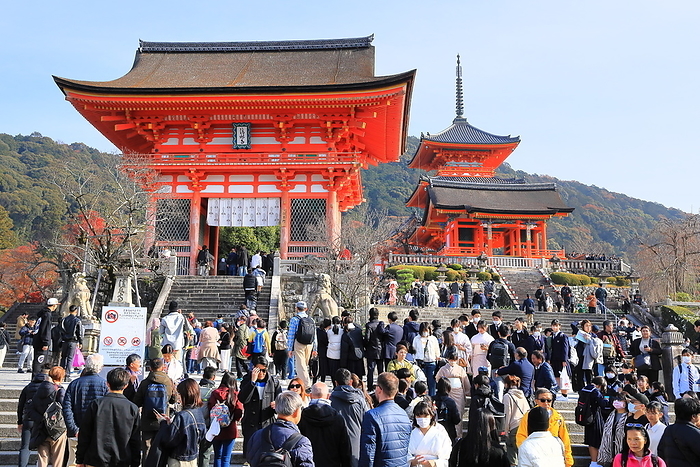 Crowded with tourists in Kyoto Kiyomizu dera Temple is crowded with foreign and Japanese tourists in Kyoto Prefecture, Japan, December 6, 2023.  Photo by Hideaki Tanaka AFLO 