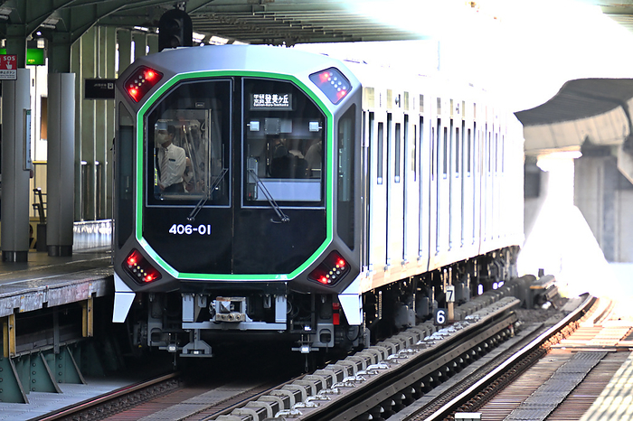 Series 400 local train departing from an Osaka Metro station in Osaka Prefecture  follow up  Taken at Bentencho Station