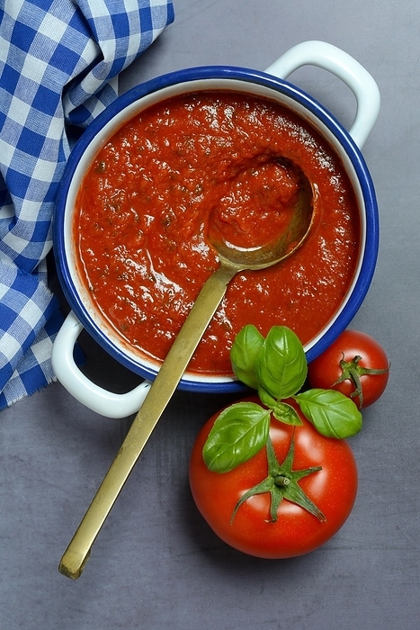 Tomatoes and peel with tomato sauce, sugo, pasta sauce