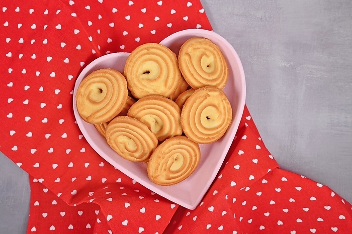 Plate with round ring shaped spritz biscuits called 'Spritzgeback', a type of German butter cookies