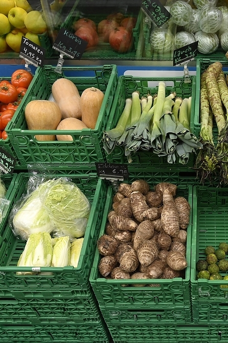Vegetable boxes, Chinese cabbage, Eddos, pumpkin, leek
