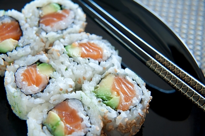 Salmon avocado sushi roll