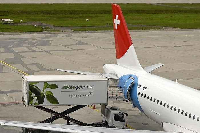 Gategourmet Container Handling Aircraft Chair Airlines, Airbus A319-100, HB-JOG, Zurich Kloten, Switzerland, Europe