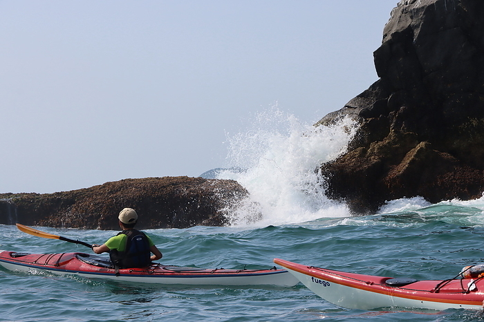 Waves and kayaks covering Kasagai Island