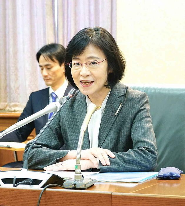 Yuri Oo, President of the Japan Research Institute, is the new chairman of the Government Tax Commission. Yuri Oo, President of the Japan Research Institute, is the new chairperson of the Government Tax Commission. She is the first female chairman of the Government Tax Commission.
