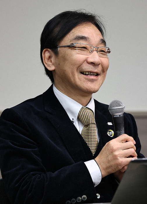 Lunar Explorer SLIM Announces Successful Pinpoint Landing JAXA releases images Hitoshi Kuninaka, director of JAXA s Institute of Space and Astronautical Science, smiles when asked again about the score at a press conference about SLIM, the small lunar landing demonstration vehicle that successfully landed on the moon, answering  63 points.