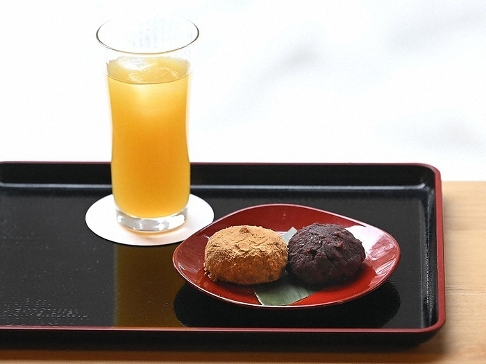 The 73rd ALSOK Cup Ousho Tournament Game 3 Day 2 On the second day of the third round of the Ousho Tournament, the challenger, Tatsuya Sugai 8 dan, ordered Enmusubi Ohagi  rice cakes  and orange juice as a morning snack at Sanbe so National Guest House in Ota City, Shimane Prefecture, at 10:31 a.m. on January 28, 2024.