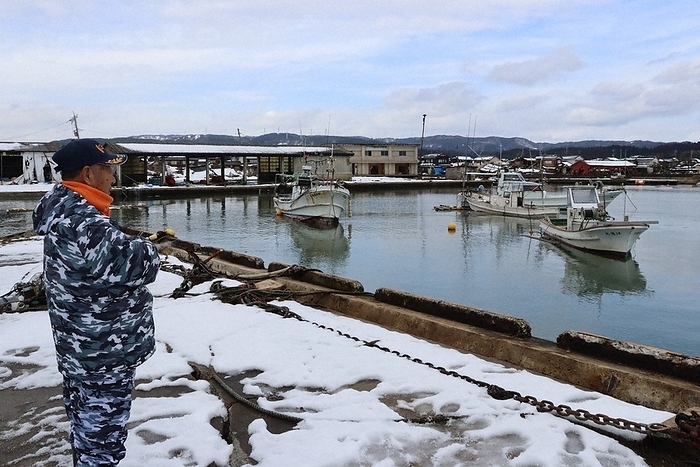 Major earthquake of intensity 7 in Noto area, Suzu City, Ishikawa Prefecture A man comes to see his washed up boat in a fishing port at Ukai, Hodate cho, Suzu City, Ishikawa Prefecture, Japan, at 11:46 a.m. on March 28.