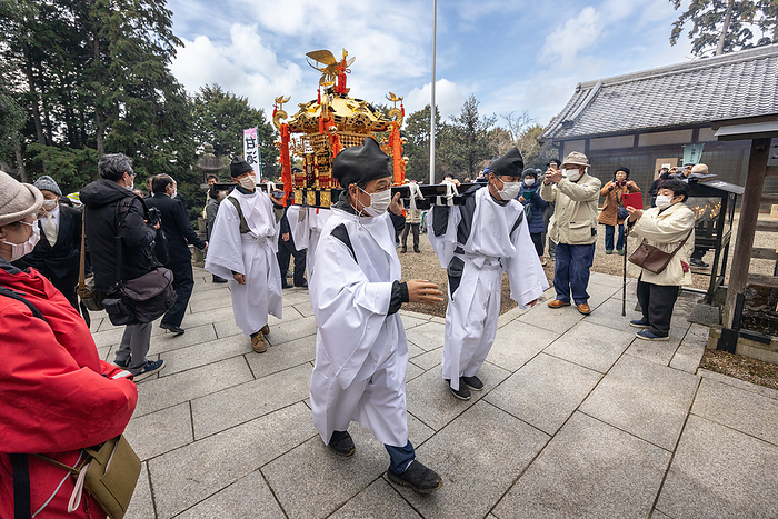 Kasayama Arakamisha Grand Festival, Gowari, Sakurai City, Nara Pref. Watarigyo arriving at the main shrine of Kasayama Arakamisha