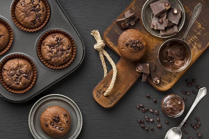 Flat lay tasty muffin with chocolate chocolate chips, by Oleksandr Latkun
