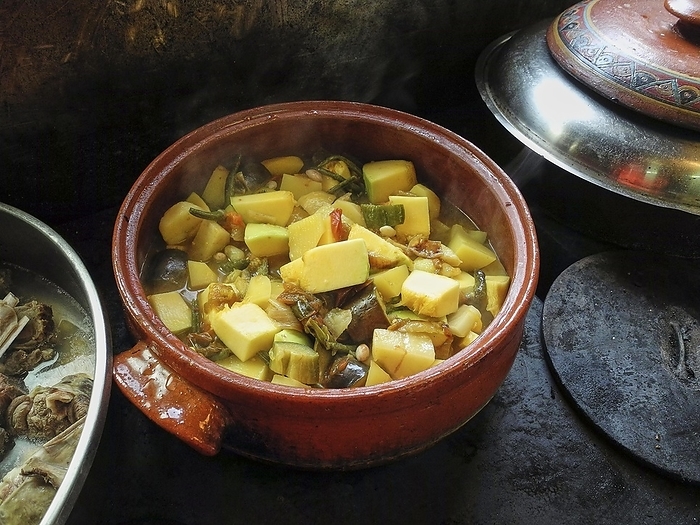Close-up, clay pot, stew, Slow Food Restaurant Dounias, Drakona, Chania province, Crete, Greece, Europe, by Ralf Adler