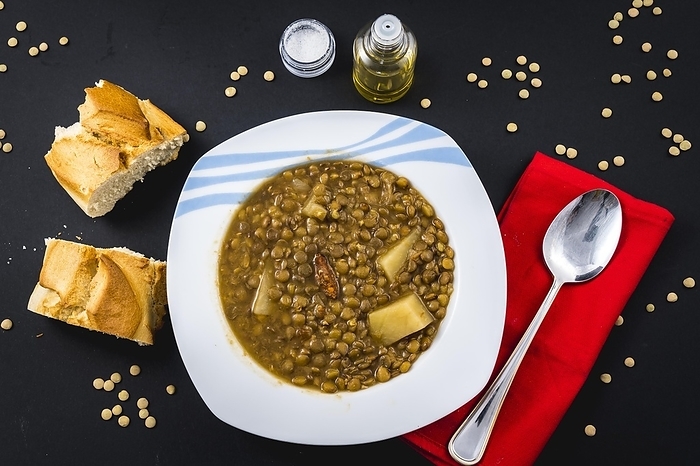 Homemade recipe of a finished Spanish lentil dish, ready to eat with bread, by Unai Huizi