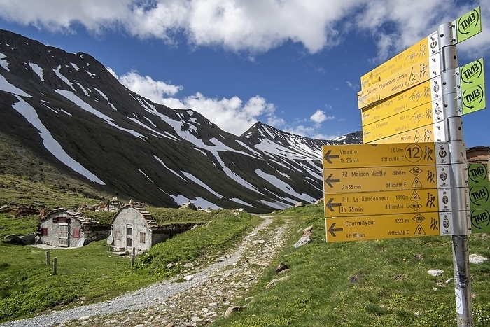Signpost in Val Veny, valley of the Mont Blanc massif in the Italian Alps, by alimdi / Arterra / Philippe Clément