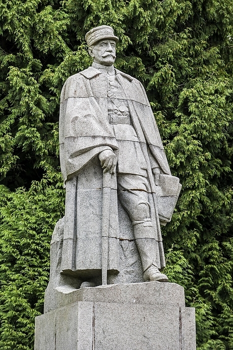 Statue of general Ferdinand Foch, Allied Generalissimo during the First World War, at the Glade of the Armistice, Clairière de l'Armistice, WWI memorial in the Forest of Compiègne, France, Europe, by alimdi / Arterra / Philippe Clément