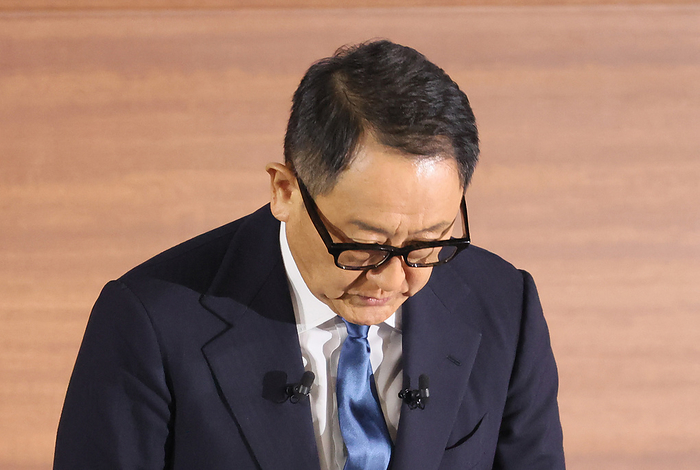 Toyota Motor chairman Akio Toyoda speaks about the group s strategy January 30, 2024, Nagoya, Japan    Toyota Motor chairman Akio Toyoda bows his head to apologize at a press conference of Toyota group s strategy as Toyota group s some companies have illict process of their manufacturing at the Toyota Commemorative Museum of Industry and Technology in Nagoya on Tuesday, January 30, 2024. Toyoda met group s leaders before the press conference.    photo by Yoshio Tsunoda AFLO 