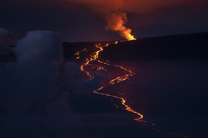 Hawaii Hawaii Island Spectacular view of the 2022 eruption and lava flow of Mauna Loa Volcano  Moku  weoweo, the world s largest active volcano  on the Big Island of Hawaii  Island of Hawaii, Hawaii, United States of America, by Living Moments Media   Design Pics