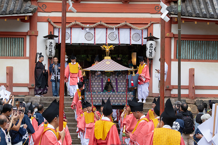Omukoyama Hachimangu Shrine, Nara Prefecture: Launching of the Shinko Matsuri  portable shrine procession  Temukeyama Hachimangu Gate