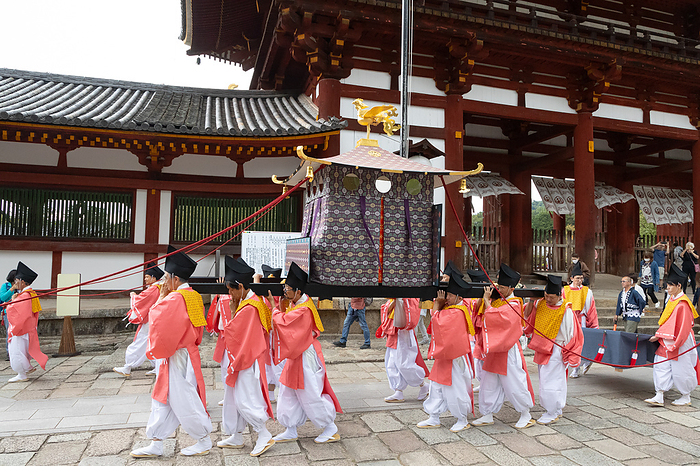 Nara Pref. Temukeyama Hachimangu Shrine Toshiwakekai Shinko Matsuri  portable shrine procession  Near the middle gate of Todaiji Temple