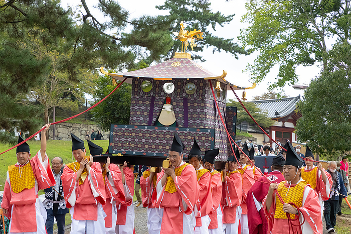 Nara Pref. Temukeyama Hachimangu Shrine Toshiwakekai Shinko Matsuri  portable shrine procession  Near Koyasu Shrine, Todaiji