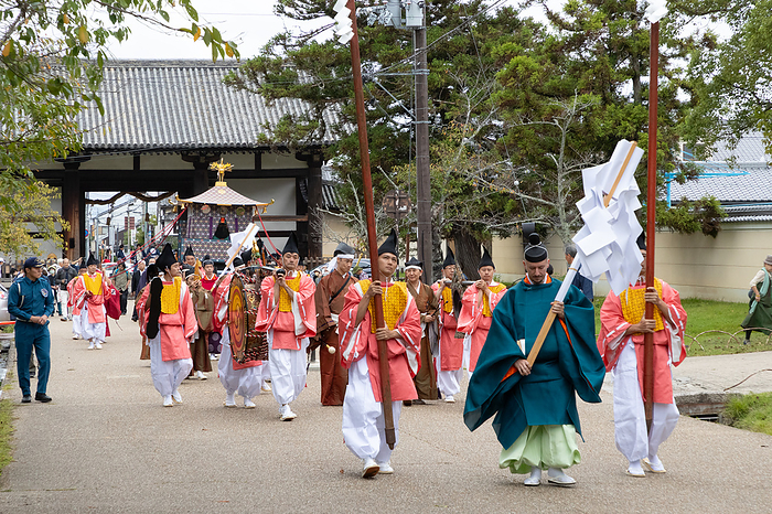 Nara Prefecture Temukeyama Hachiman Shrine Tengai Kanko  return of the portable shrine  Near Tengenmon Gate of Todaiji Temple