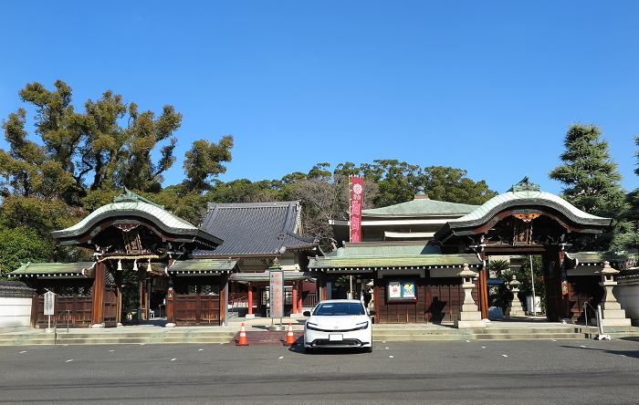 Front view of Nishinomiya Naritasan Enmanji Temple in Nishinomiya City, Hyogo Prefecture.