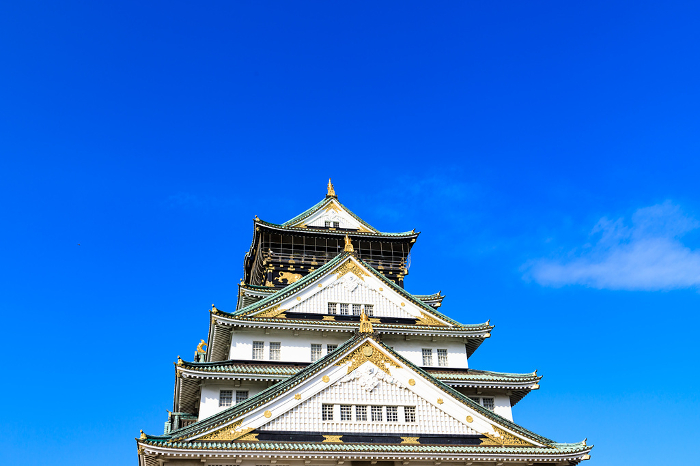 Blue sky and Osaka Castle