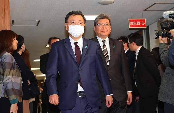 LDP s Abe faction s last meeting of the Diet The last general meeting of the Abe Faction  Seiwa Seisaku Kenkyukai  held in the afternoon.  Hirokazu Matsuno Koichi Hagiuda