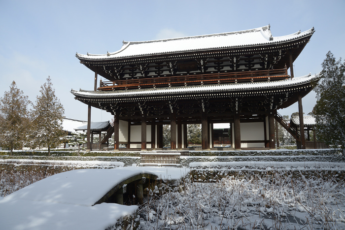 Three gates of Tofukuji Temple in the snow Higashiyama-ku, Kyoto