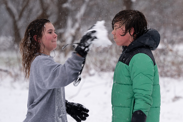 Boy about to smash snowball into brother's face, by Cavan Images / Liz Celeste