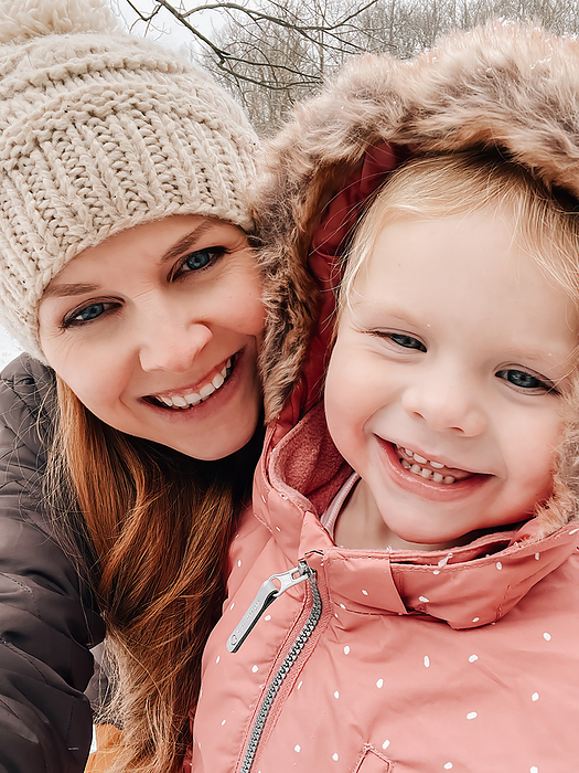 Mom and daughter winter snow day selfie, by Cavan Images / Krista Taylor