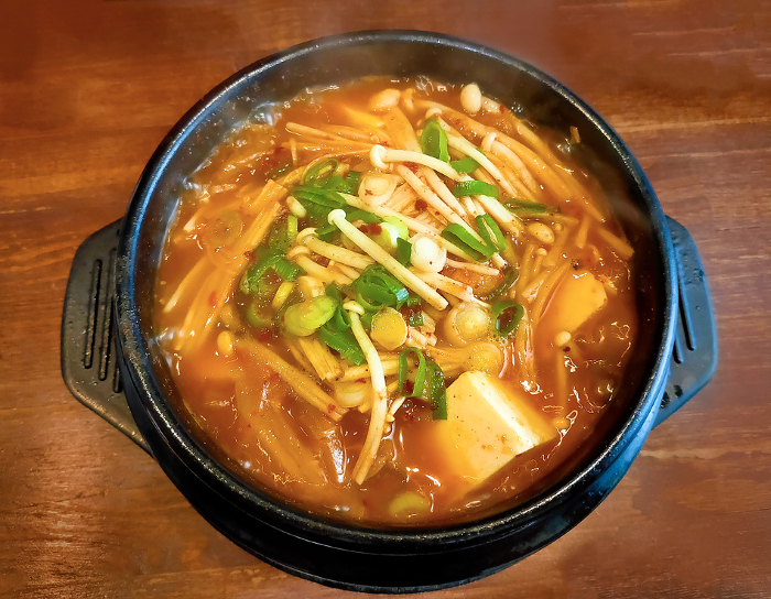 kimchi jjigae (Korean stew made from kimchi)