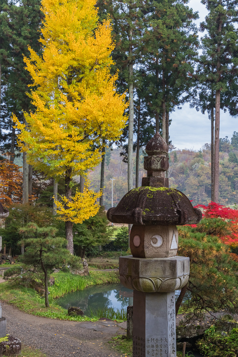 Autumn leaves of Bishamondō Hall, Tatsuya-gut, Hiraizumi-cho, Nishiwai-gun, Iwate, Japan