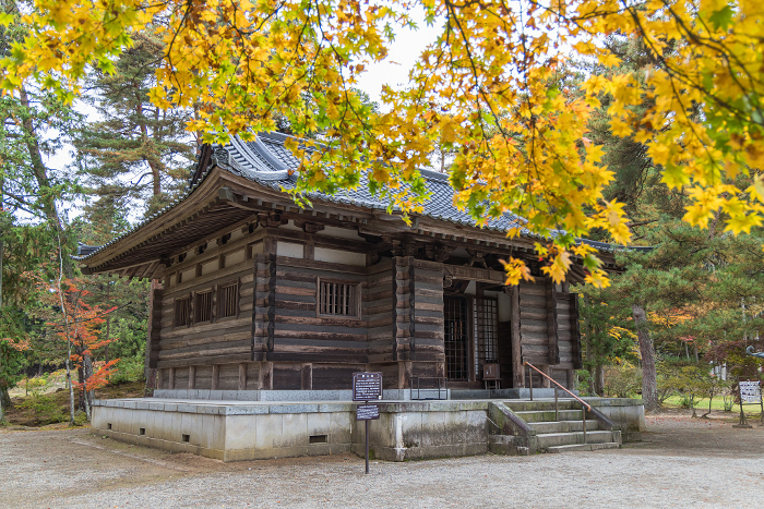 Kaisandō and autumn leaves at Motsu-ji Temple in Hiraizumi-cho, Nishiwai-gun, Iwate Prefecture, Japan