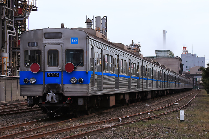 Ex-Tokyo Metro Series 5000 Train Carried to the Wharf Exported Overseas to Jakarta National Railways